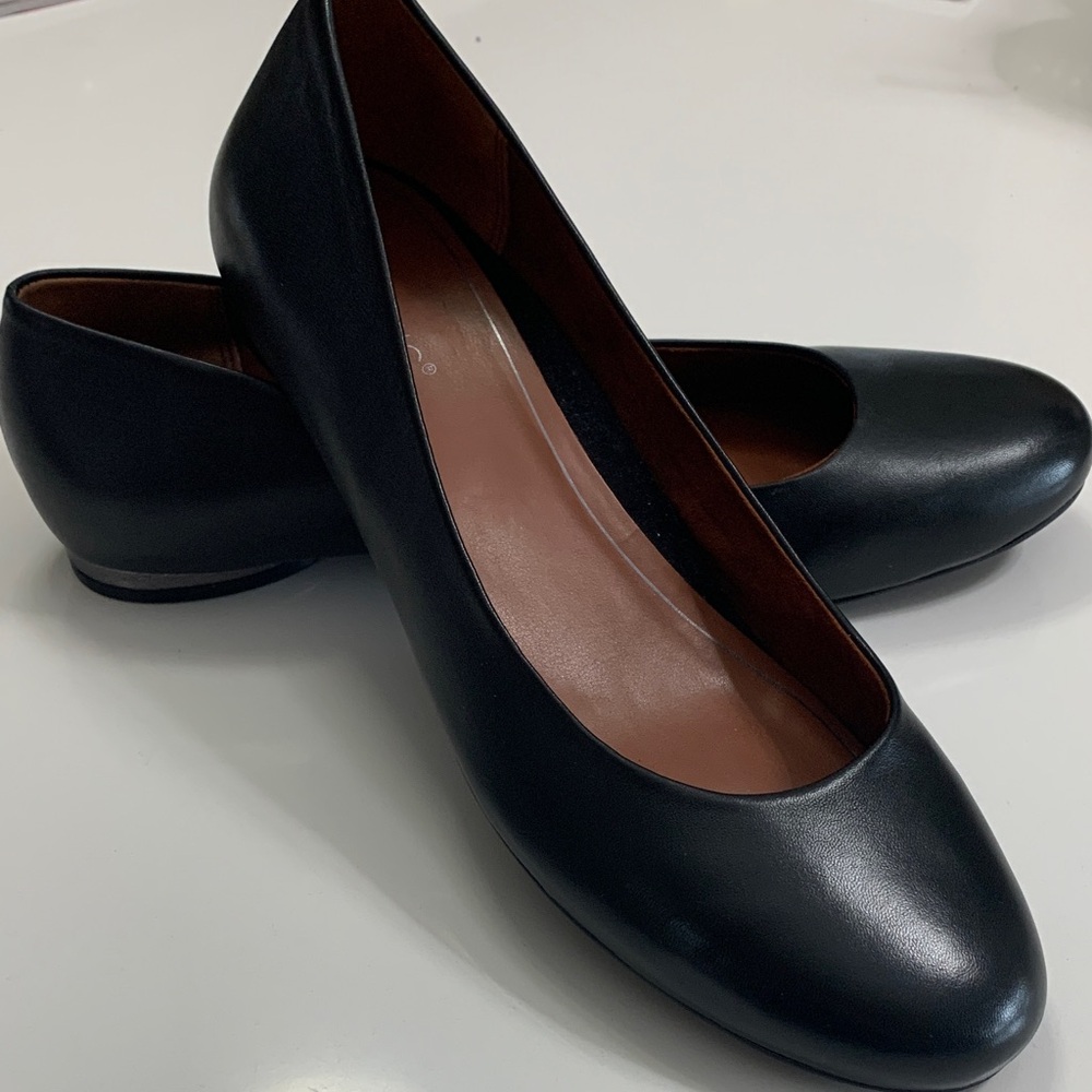 Vionic Black Leather Loafers